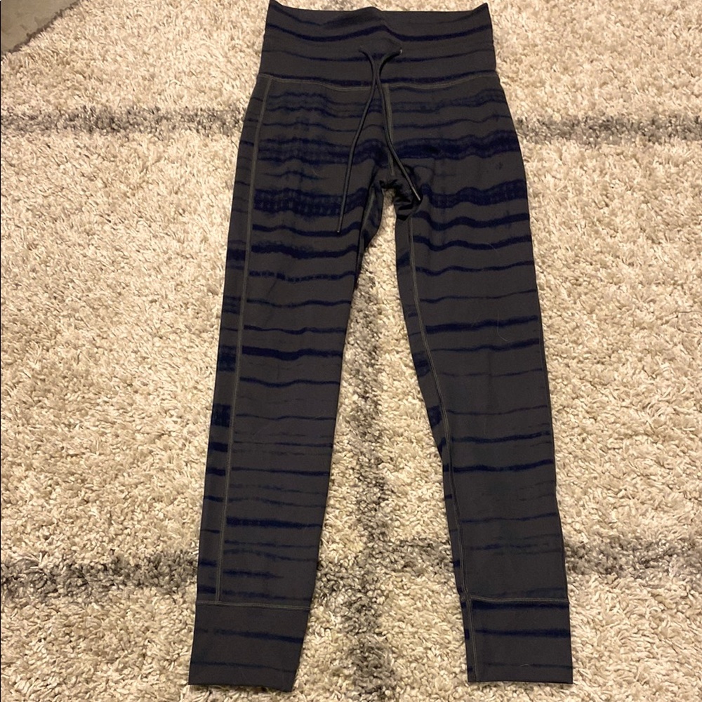 33 - Vuori Daily Jogger - Oregano Shibori Strip- size xs